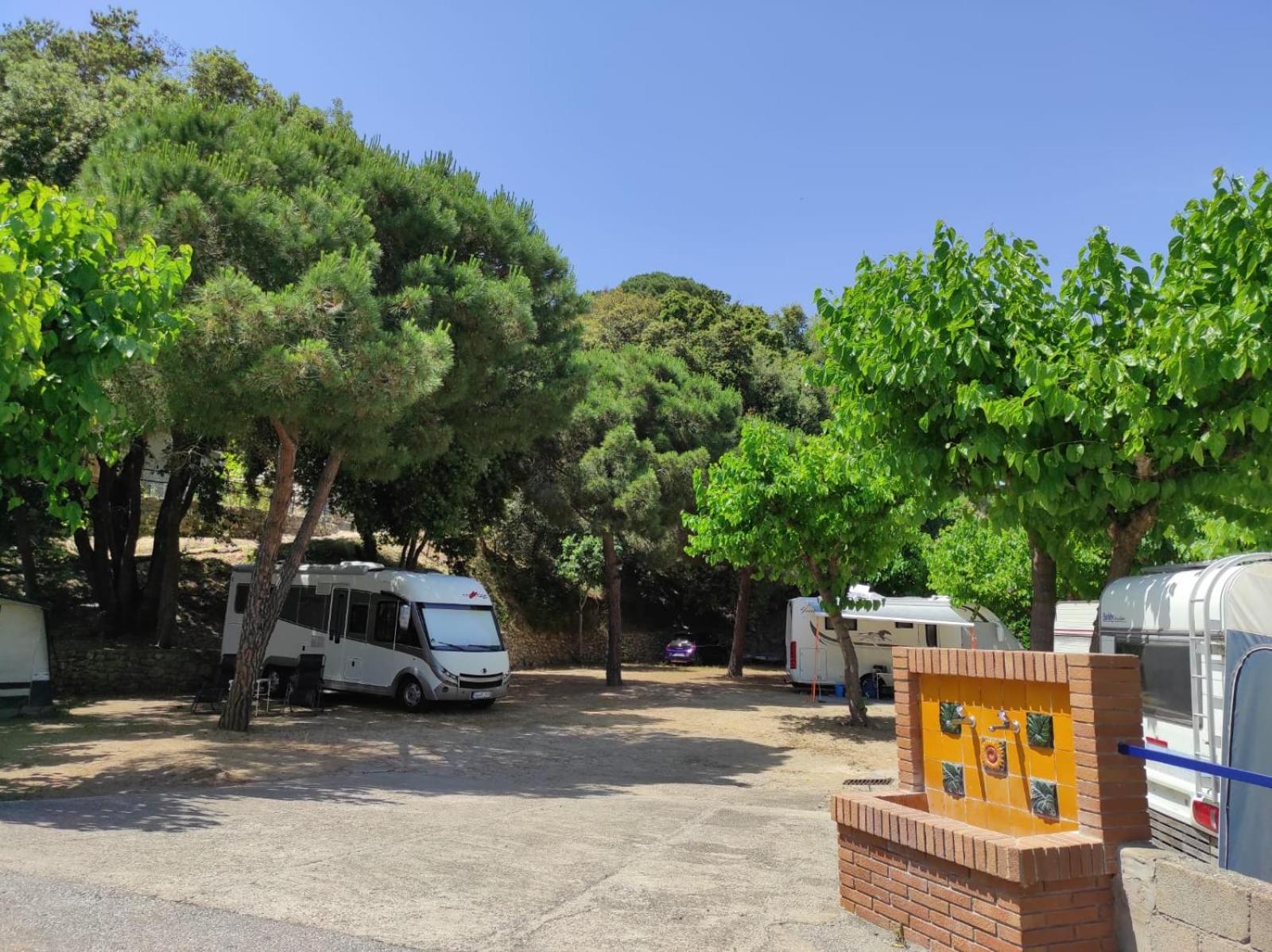 Camping Roca Grossa Hotel Calella Esterno foto