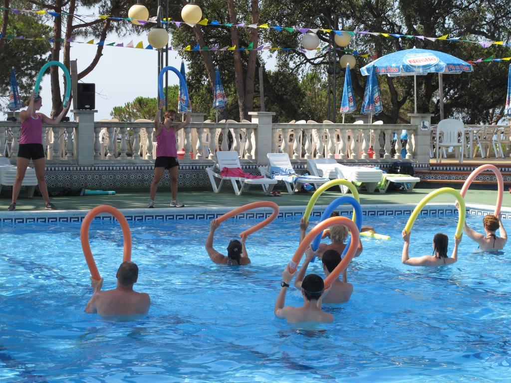 Camping Roca Grossa Hotel Calella Esterno foto